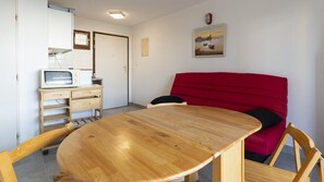 Interior - Apt 4/6 ppl with garden, pool, beach at 200m (Agde)