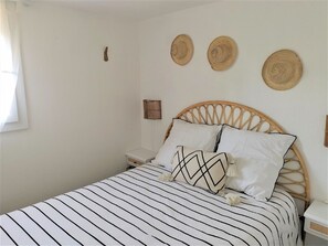 1 bedroom - Modern apt 4/6 ppl, terrace, pool, free parking (Agde)