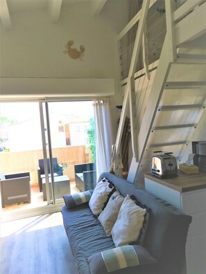 TV - Modern apt 4/6 ppl, terrace, pool, free parking (Agde)