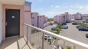 Property grounds - Apt 6 ppl, lagoon view, balcony, pool, parking (Agde)