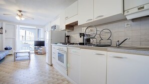 Fridge, microwave, oven, coffee/tea maker