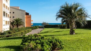 المنطقة المحيطة بالمنشأة