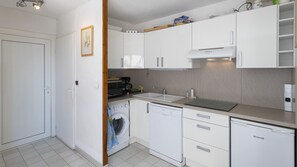 Fridge, microwave, dishwasher, coffee/tea maker