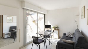 Unclassified image, 3 of 10, button - Apt 4 ppl, garden view, terrace, private parking (Agde)