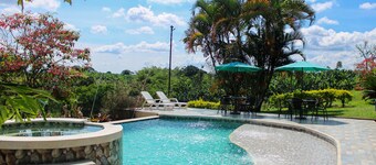 Finca la colmena de don juaco 