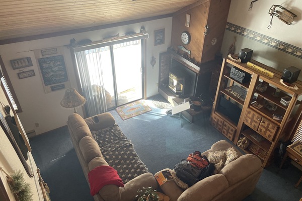 Smart TV, fireplace, DVD player, books