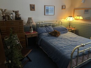 3 bedrooms, iron/ironing board, free WiFi, bed sheets - Cozy Cabin for Summer & Winter Fun (Shaver Lake)
