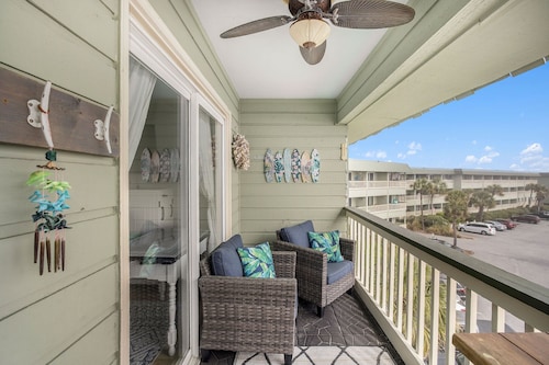 Perfect Oceanfront Condo w/Stunning Ocean View! Community Pool, Fishing Pier!