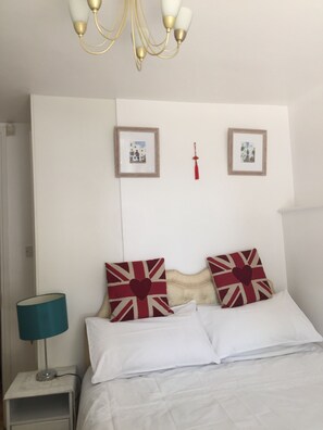 4 bedrooms, WiFi - Flat located in zone 2 with easy access to Oval and Vauxhall Station. (London)