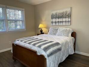 4 bedrooms, iron/ironing board, free WiFi, bed sheets