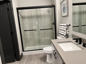 Hair dryer, towels, soap, shampoo - Modern Home w/Skyline Views 1.6 mi from downtown Louisville (Clarksville)