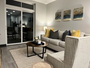 Smart TV, chimenea y futbolito 