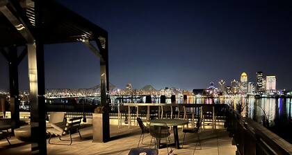 Modern Home w/Skyline Views 1.6 mi from downtown Louisville