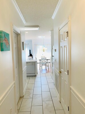 Interior - Lovely condo in the center of Myrtle Beach (Myrtle Beach)