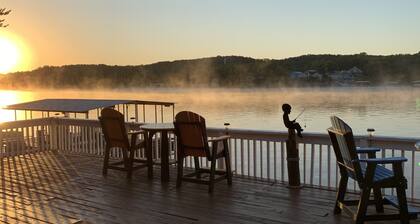 Large Lakefront Family Retreat on Quiet and Lively Cove