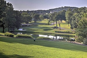 Golf - Lissa's Retreat- 4 BDRM 3 BA Sleeps 12! Indoor Pool, Gym, Fishing, Golf, & Park (Branson)