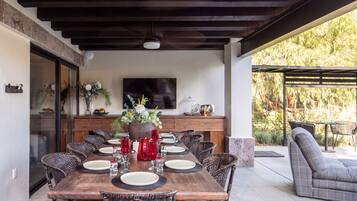 Luxury House | Terrace/patio