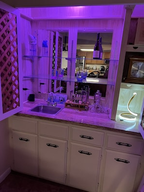 Fridge, microwave, oven, stovetop - Florida Home Near The Ocean Like New (Sebastian)