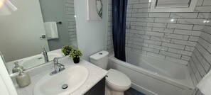 Hair dryer, towels, soap, toilet paper - OASIS COZY SUITE (Saskatoon)