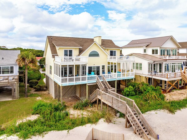 Exterior - 1015 E Arctic - Dolphins Folly - All Oceanfront Bedrooms with Porch (Folly Beach)