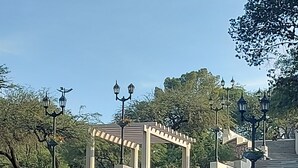 A set of stone steps leading up to a pergola with a sign reading "GRAVES." - What you were looking for in Nueva Cordoba (Córdoba)