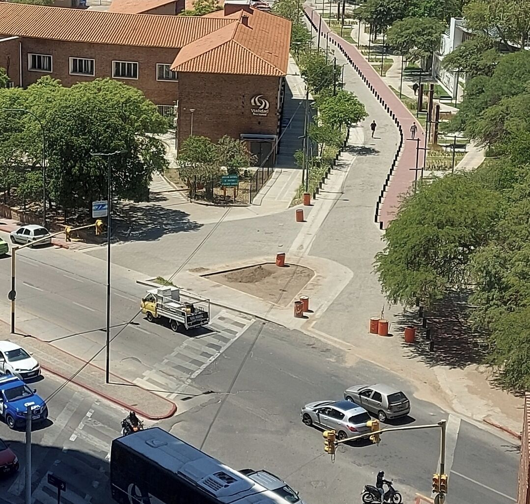 A street intersection with a brick building labeled "Valiant."