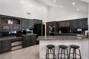 Fridge, microwave, oven, stovetop - Family Friendly Home on Royal Palms Golf Course (Mesa)