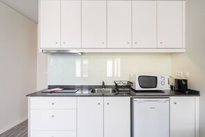 Fridge, microwave, stovetop, coffee/tea maker