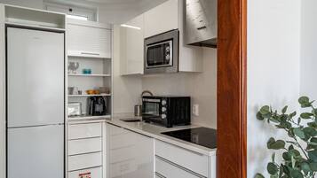 冷蔵庫、電子レンジ、コンロ、食器洗い機