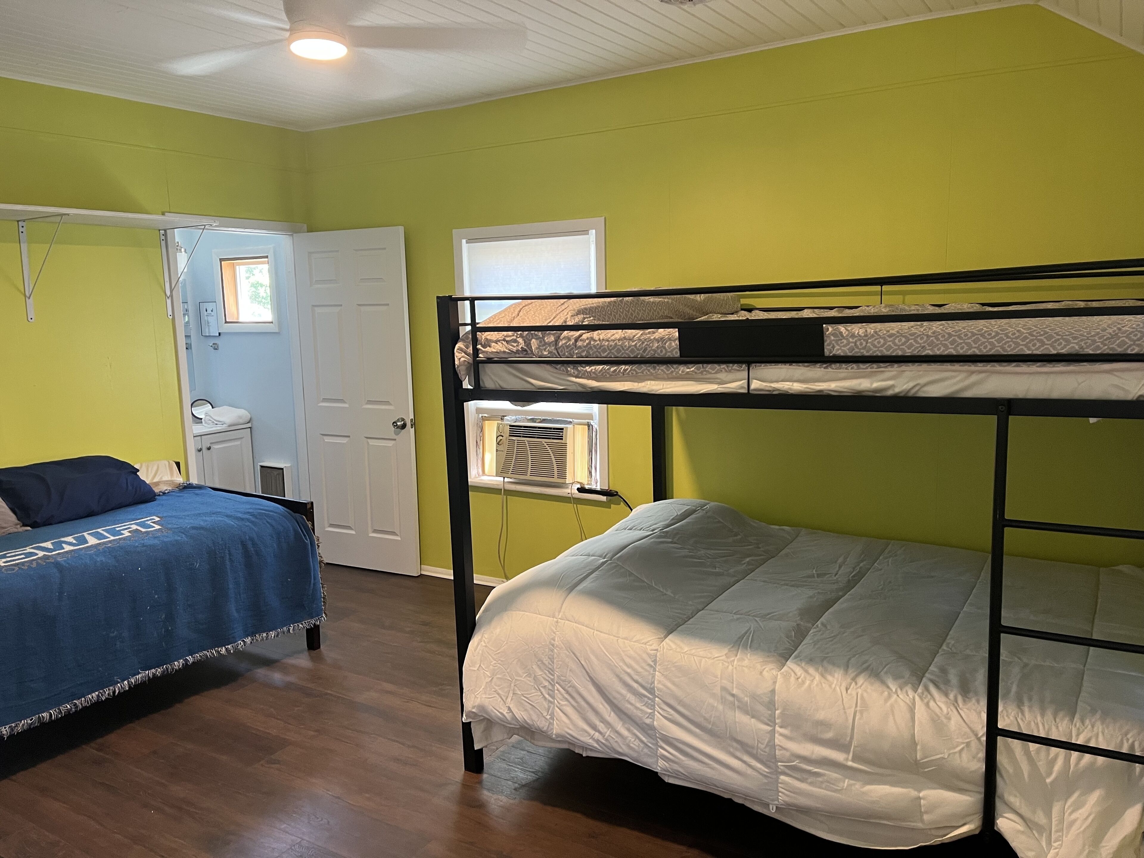 3 dormitorios, escritorio, wifi gratis y ropa de cama