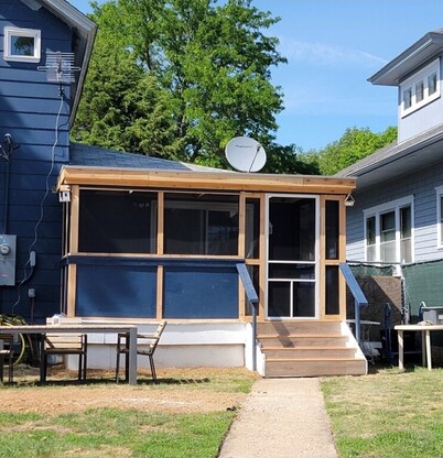 Blue House in Lake Andes. Sleeps 7 -Walking distance to CAHOYS market.