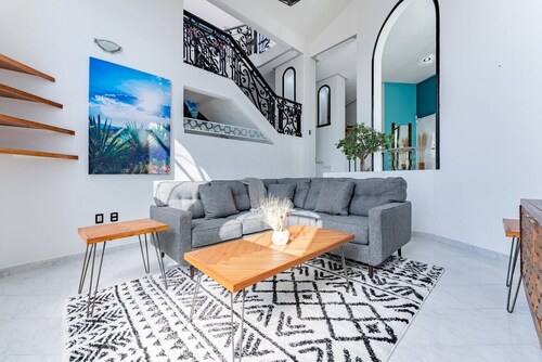 VH | Private room Querétaro | wifi and rooftop | 145