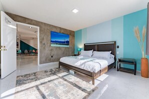 1 habitación, escritorio, tabla de planchar con plancha y wifi 