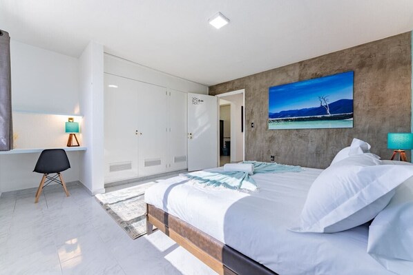 1 bedroom, desk, iron/ironing board, WiFi