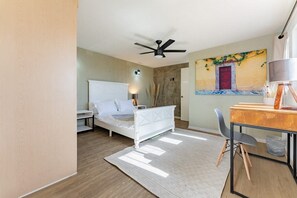 1 habitación, escritorio, tabla de planchar con plancha y wifi 