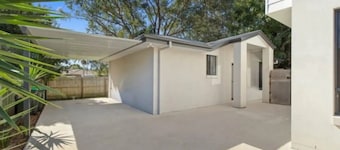 French Beach Bungalow (2br, pet-friendly)