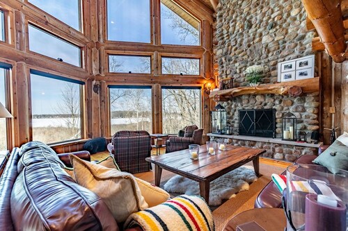 Beautiful Rustic Lakehouse in Michigan, gorgeous views and total relaxation