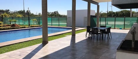 Televisión 35 pulgadas con canales de televisión por cable