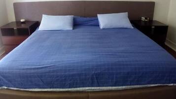 Økonomileilighet, 2 soverom, byutsikt | 2 soverom, wi-fi (inkludert) og sengetøy