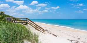 Beach nearby, sun-loungers, beach towels - Blue Heaven | Luxe Ocean Villa | Beach House | Private Pool (Melbourne Beach)