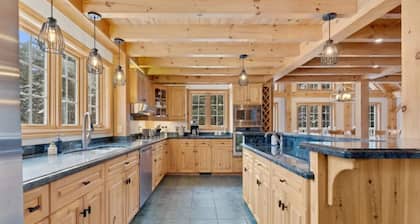 Luxury Cottage Living on the Lake in Muskoka