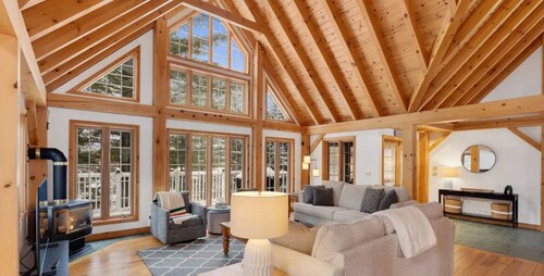 Luxury Cottage Living on the Lake in Muskoka