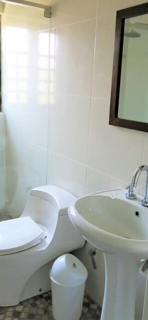 Economy Apartment | Bathroom | Shower - Condos FRP (Mazatlán)