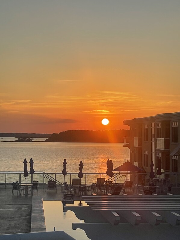 Relax on the waterfront terrace with a clear view of the setting sun and enjoy the serene atmosphere.