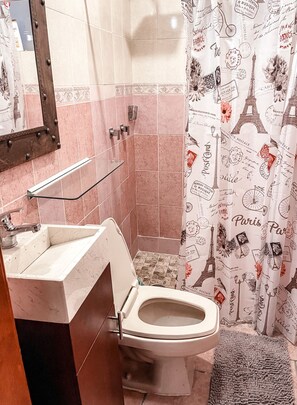 Towels, soap, shampoo, toilet paper - Beautiful Loft Near Chapultepec (Guadalajara)