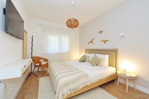 2 bedrooms, desk, iron/ironing board, travel cot