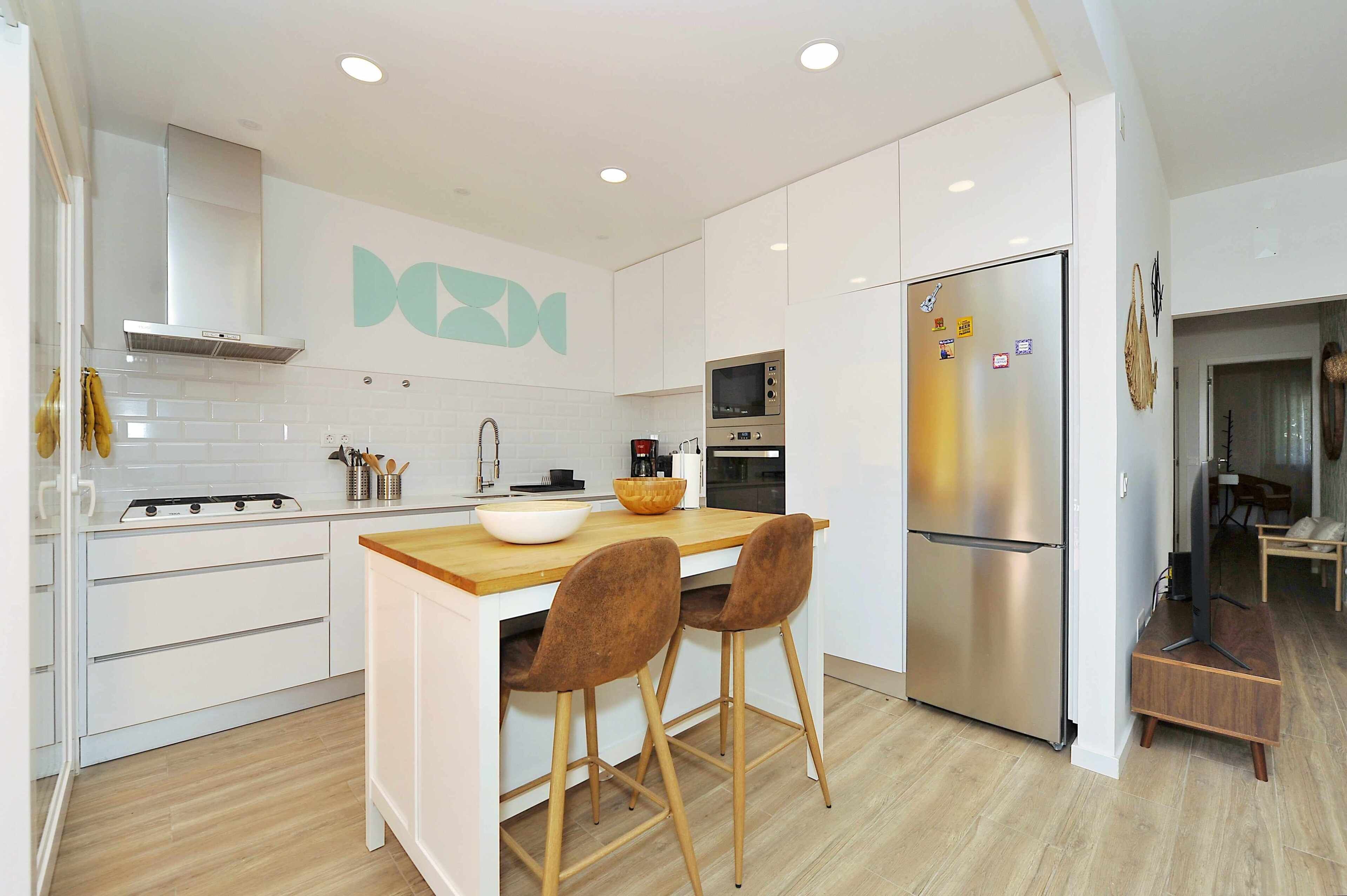 Kjøleskap, mikrobølgeovn, ovn og oppvaskmaskin