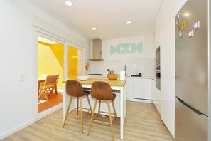 Kühlschrank, Mikrowelle, Ofen, Geschirrsp üler