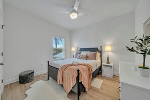 5 bedrooms, desk, iron/ironing board, travel cot - Beach House Luxury&Cozy mins to Destin/30A/Beaches (Santa Rosa Beach)