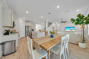 Dining - Beach House Luxury&Cozy mins to Destin/30A/Beaches (Santa Rosa Beach)